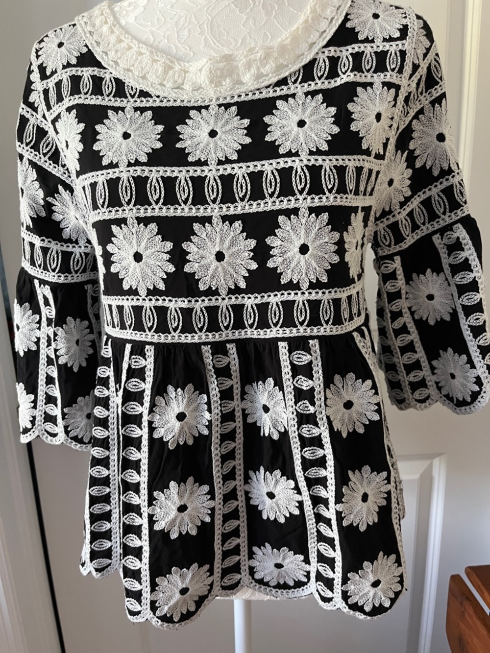 Kindred Black & White Floral crochet lace Peplum Blouse